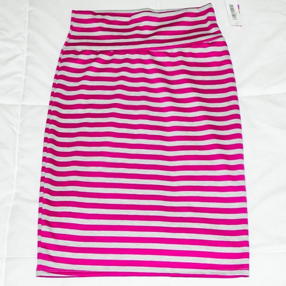 SALE LuLaRoe - Size S Cassie Skirt - Picture 1 of 3